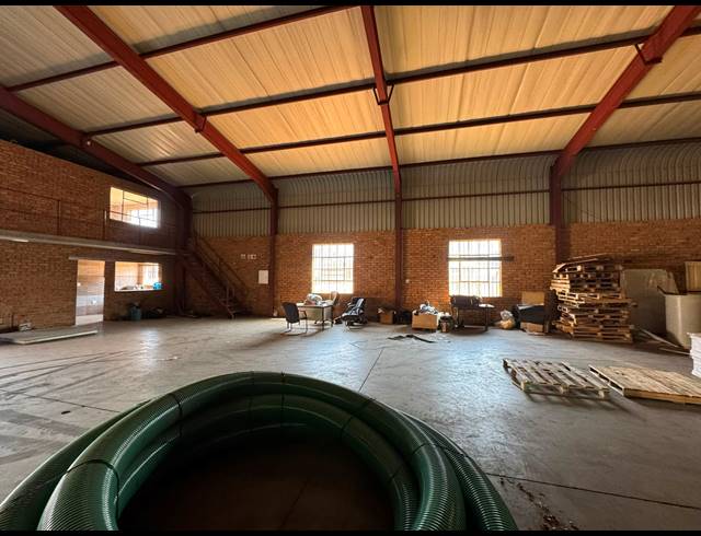 250M² WAREHOUSE TO LET IN CHLOORKOP